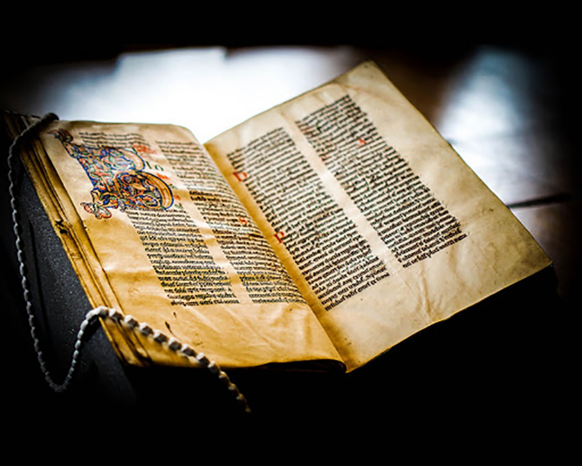 Wanneer Arnhem is opgericht, weten we niet. In een boek uit het jaar 893 zien we de naam �Arneheym� staan. Het eerste bewijs van het bestaan van Arnhem! Vanaf dat moment is het zeker dat hier mensen wonen.
Reken uit! Hoe lang is dat geleden?